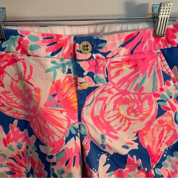 LILLY PULITZER BUTTERCUP FLORAL STRETCH SHORTS - Picture 2 of 7